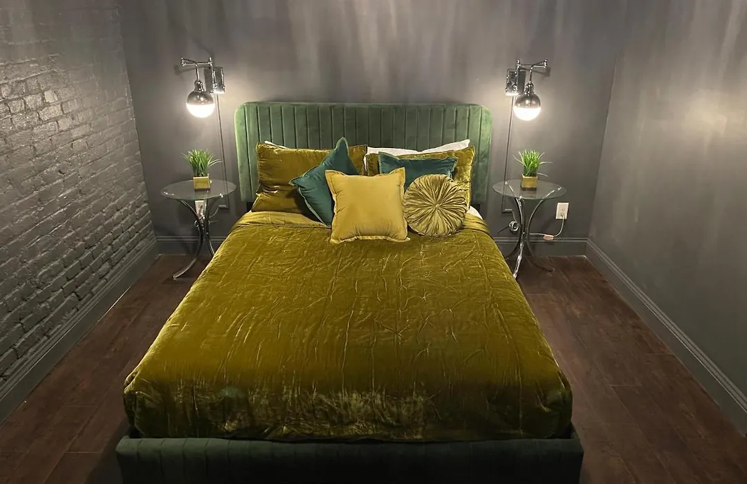 Luxury City Escape & Peaceful Retreat By Hollyhock-1