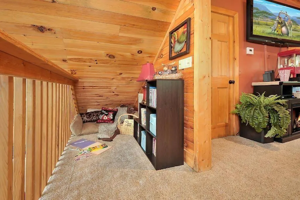 Smoky Mountain Splendor Two Third Acre 2 King Master Suites-1