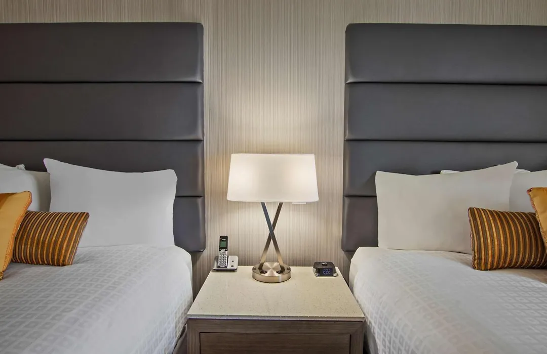 Best Western Premier Calgary Plaza Hotel & Conference Centre-1