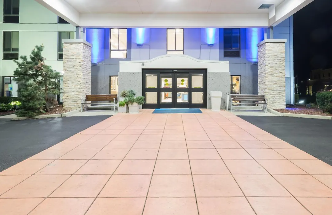 Holiday Inn Express Hotel & Suites Louisville East By Ihg-1