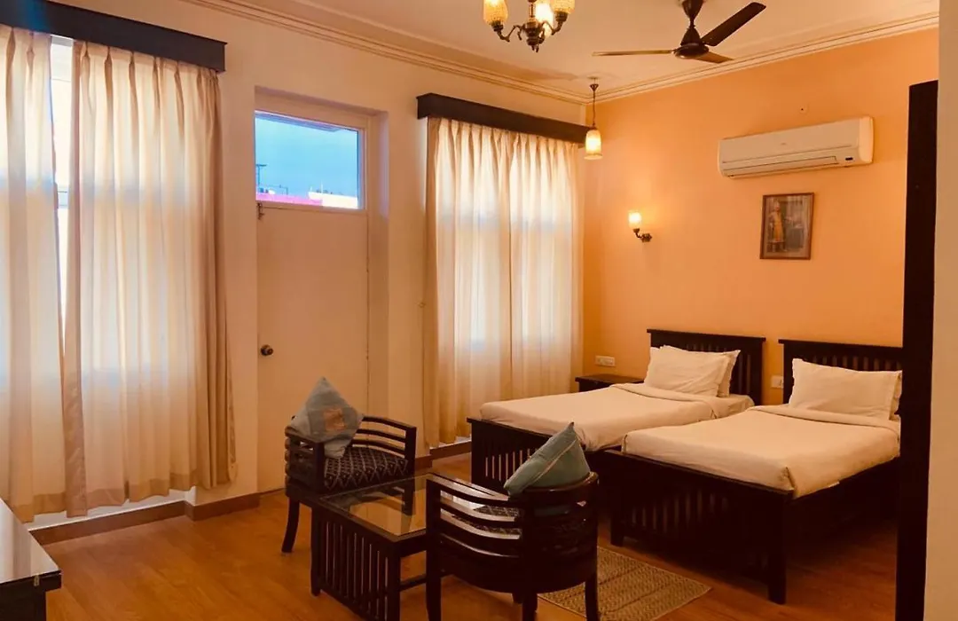Hotel Glitz-1