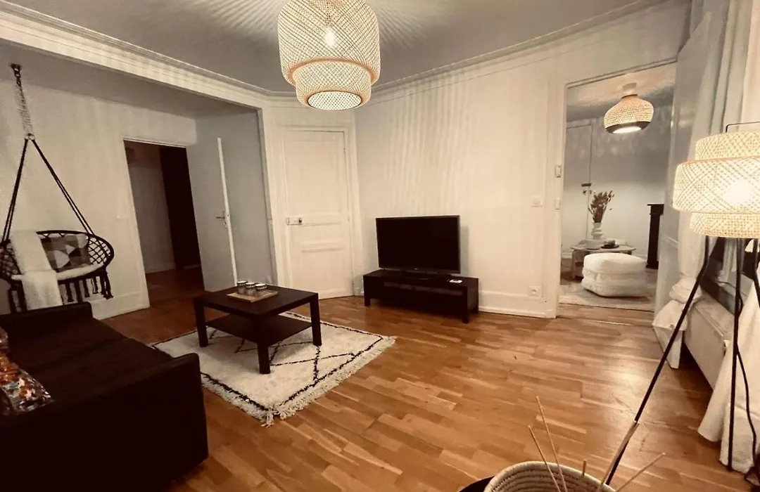 Chic Apartment On The Famous Shopping Rue Du Faubourg Saint-Honore Street-1