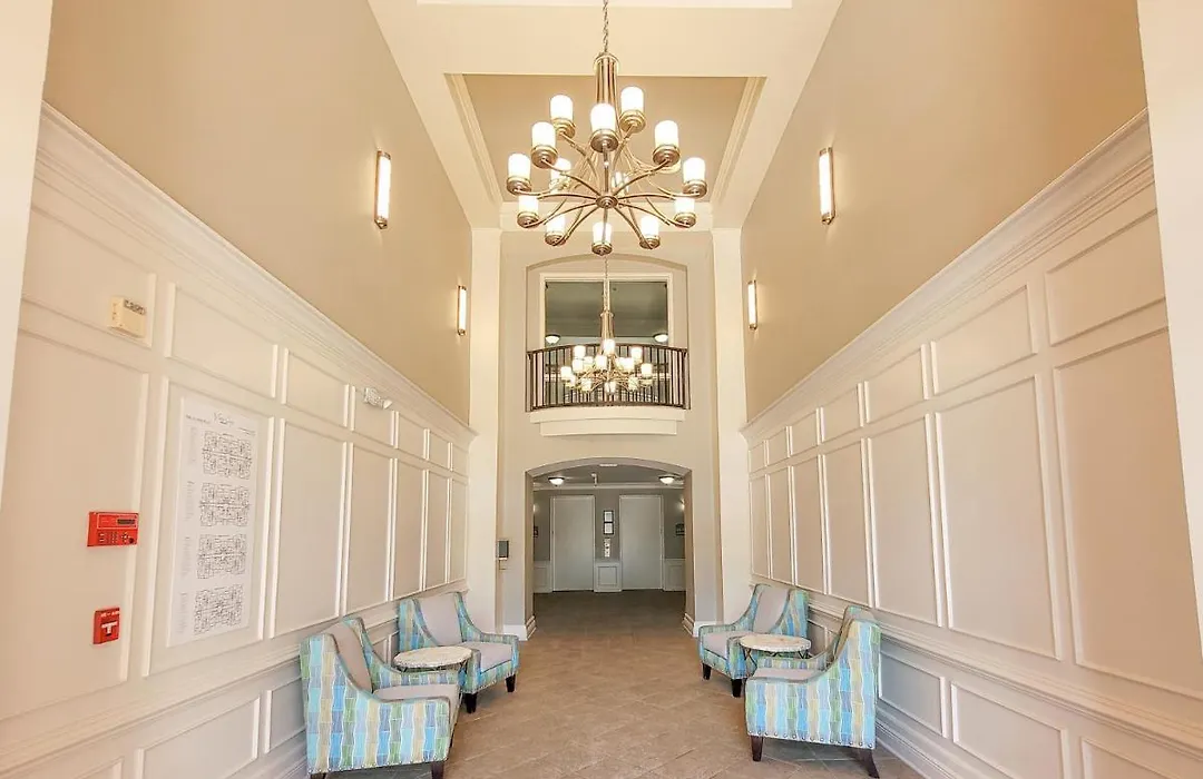 4Br 2Bath Condo Balcony 5Min Conv Center 2020Ft-1