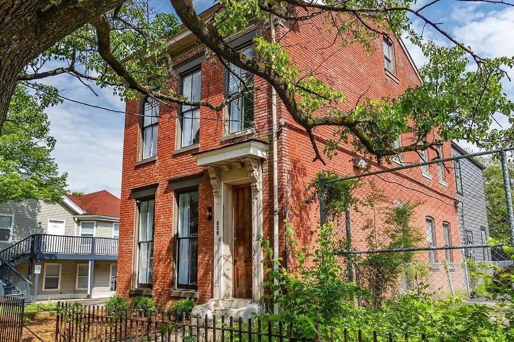 Luxury 8 Bed/4 Ba Nulu Home Private Yard/Parking-1