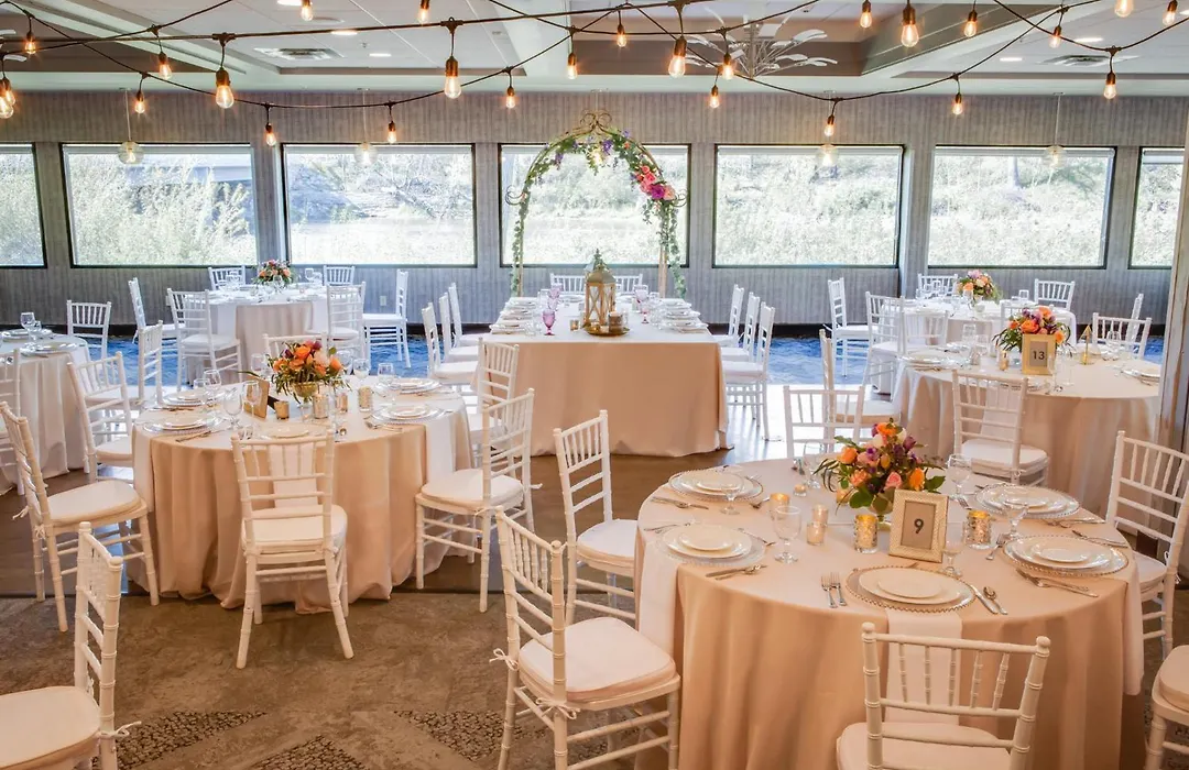 Holiday Inn Milwaukee Riverfront By Ihg-1