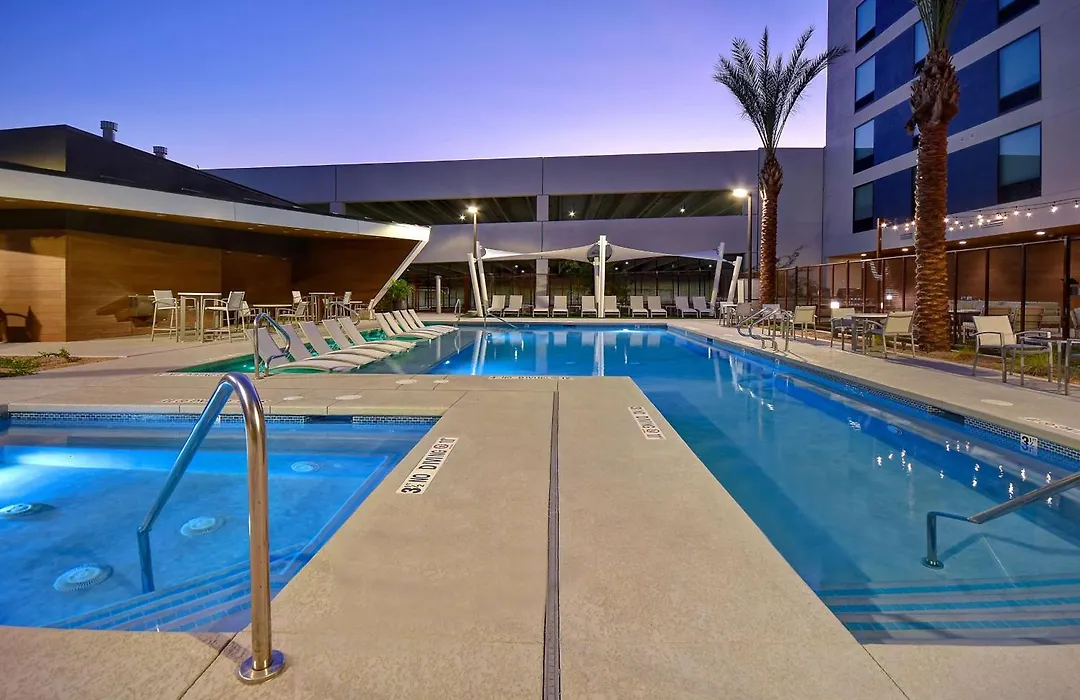 Hampton Inn & Suites Las Vegas Convention Center - No Resort Fee-1