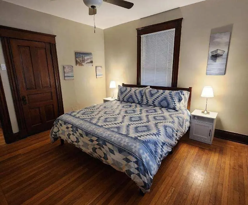 Cleneay #1 Private 3 Bed Near Xavier & Downton-1