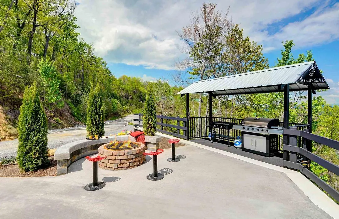 Skyview Mansion:13Bdrm, 17Bath, Sleeps 70, Indoor Pool, Amazing Views-1