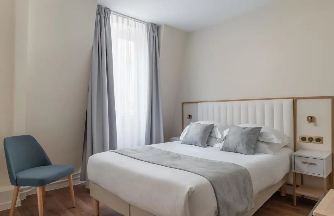 Hotel Des Deux Avenues-1