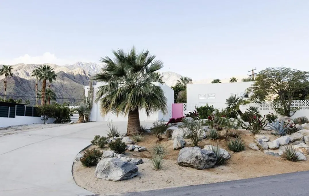 The Pink Paloma - A Barbie Inspired Villa In Palm Springs-1
