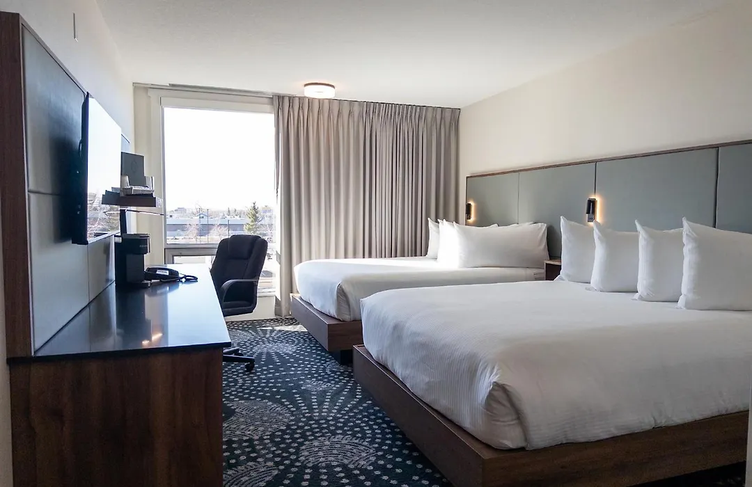 Carriage House Hotel And Conference Centre-1