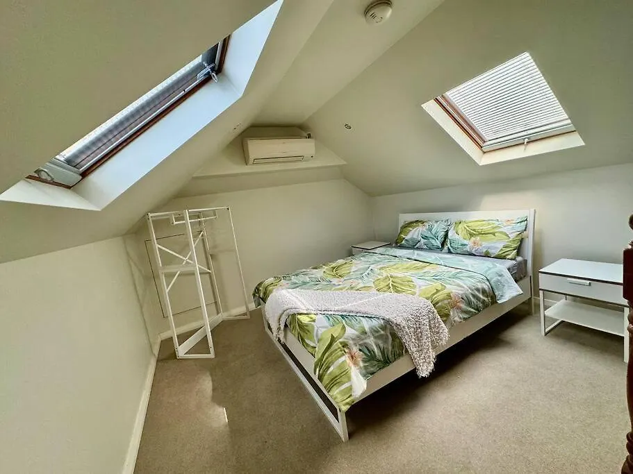 House 3 Bedrooms 2 Baths 2 Parkings In Mosman-1