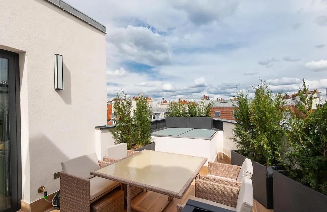 Les Suites Hcr-1