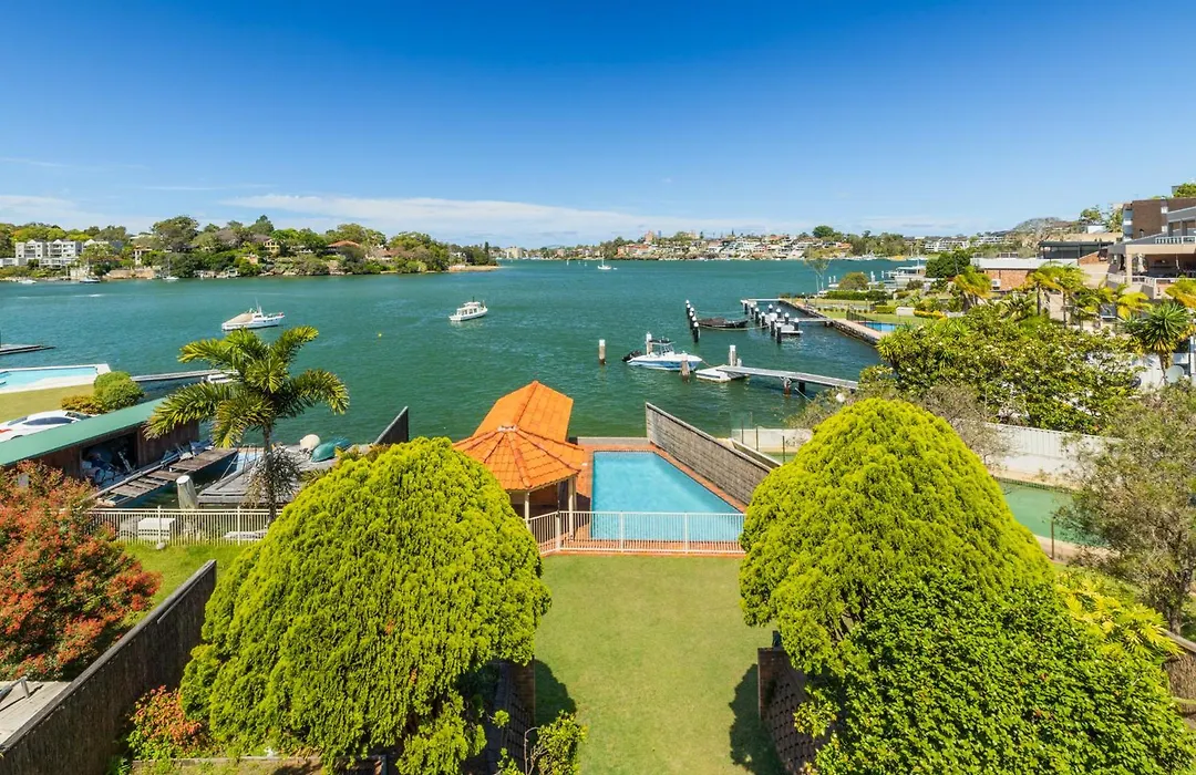 Stunning Waterfront Townhouse With Shared Swimpool, Harbour View And Free P-1