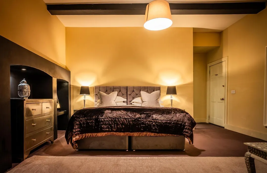 Six Brunton Place Guest House-1