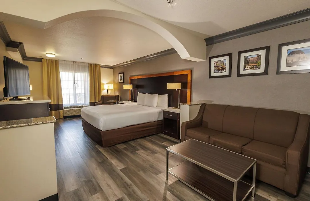 Comfort Inn & Suites Near Universal - N Hollywood - Burbank-1