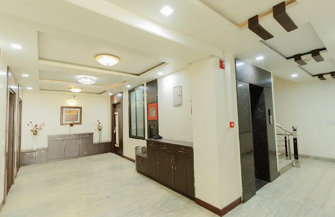 Fabhotel Signature Inn-1