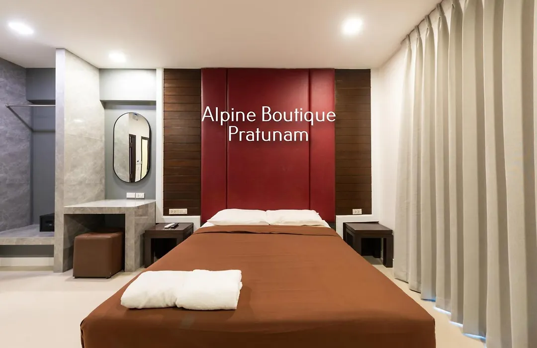 Alpine Boutique Pratunam-1