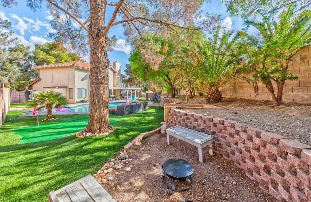 Treasure Bay-3Br Pool & Hot Tub Oasis Near T Strip-1