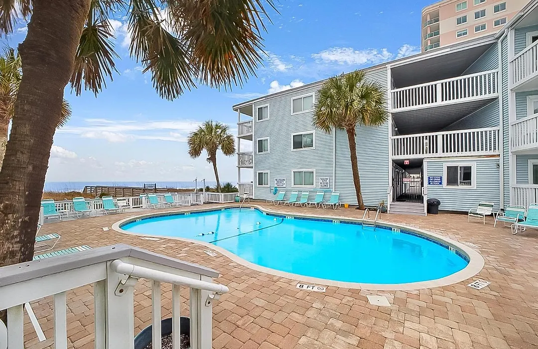 Oceanfront 2Bd | Ground Floor | Pool | Full Kitchen | In-Unit Washer/Dryer-1