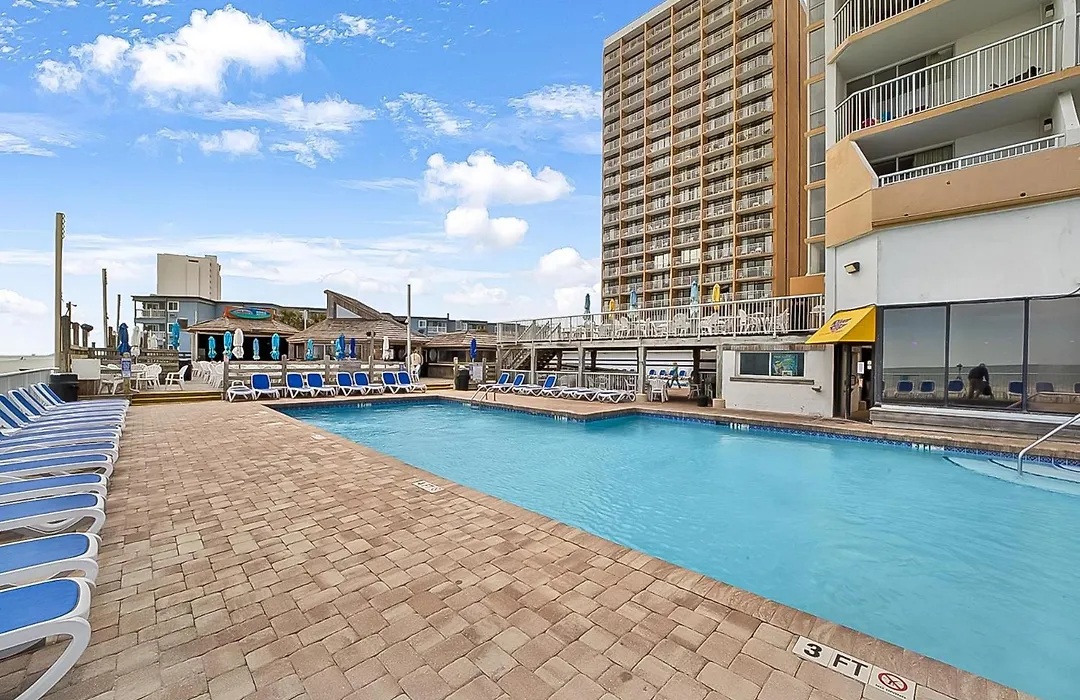 Ocean Annies Resort! Beachfront 2 Bedroom-1