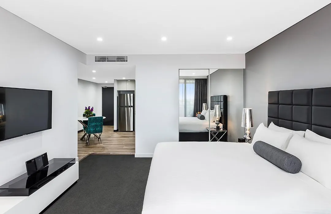 Meriton Suites Bondi Junction-1