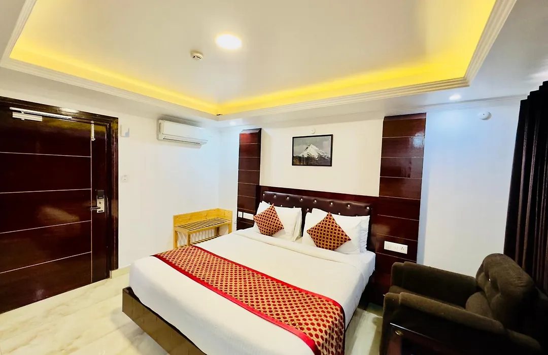 Hotel Pearl Grand White Near Volvo Bus Stand #Private Parking #Heated Rooms #In City Centre-1