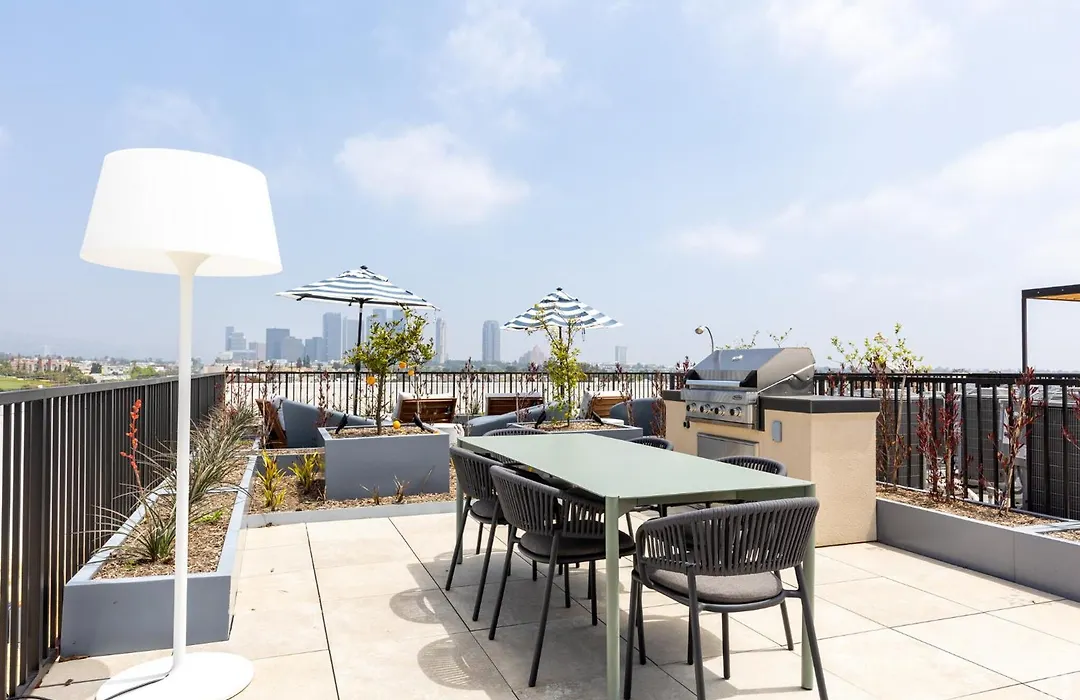 Westwood Penthouse 3 Bedroom 2 Bath W Gym, Balcony, Parking-1