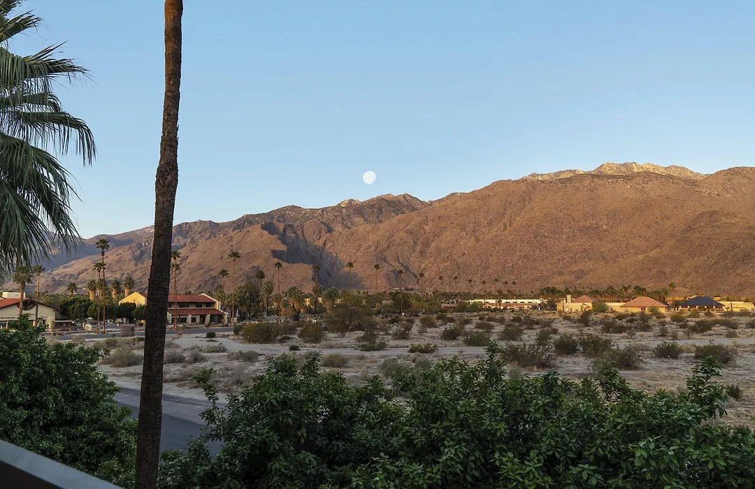 Courtyard By Marriott Palm Springs-1