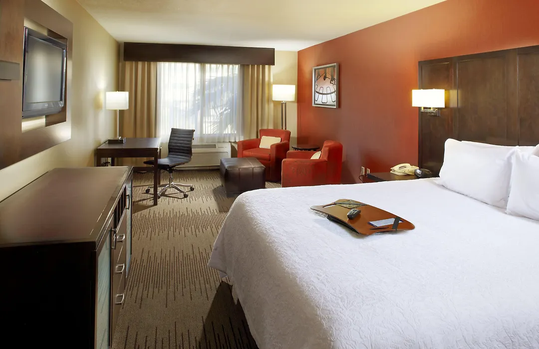 Hampton Inn Phoenix - Biltmore-1