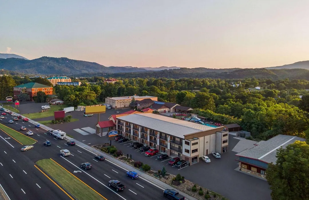 Howard Johnson By Wyndham Pigeon Forge-1
