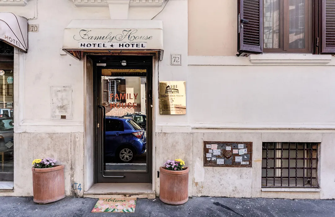 Hotel Family House-1