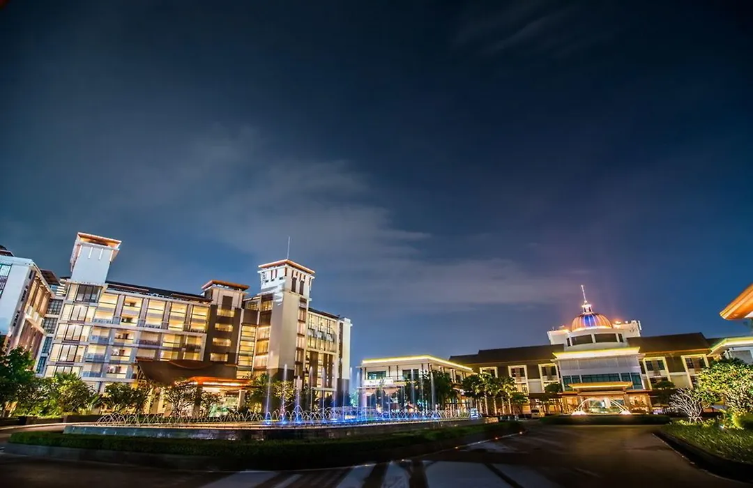 Summit Windmill Golf Suite Hotel At Suvarnabhumi-1