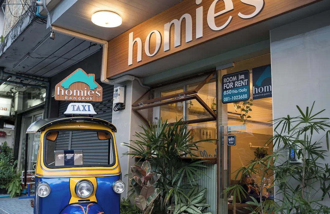 Homies Ratchada Hotel-1
