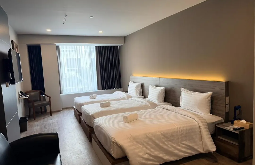 Manhattan Hotel Bangkok-1