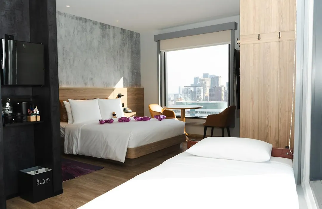 Moxy Bangkok Ratchaprasong-1