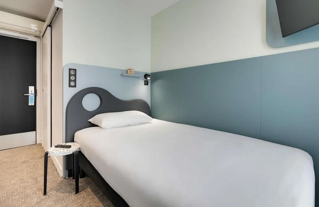 Ibis Styles Paris Cadet Lafayette-1