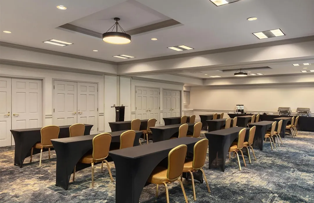 Hilton Garden Inn Milwaukee Northwest Conference Center-1