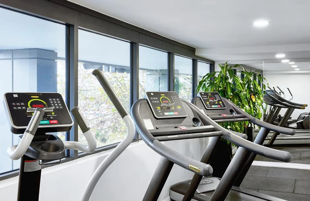 Meriton Suites North Sydney-1