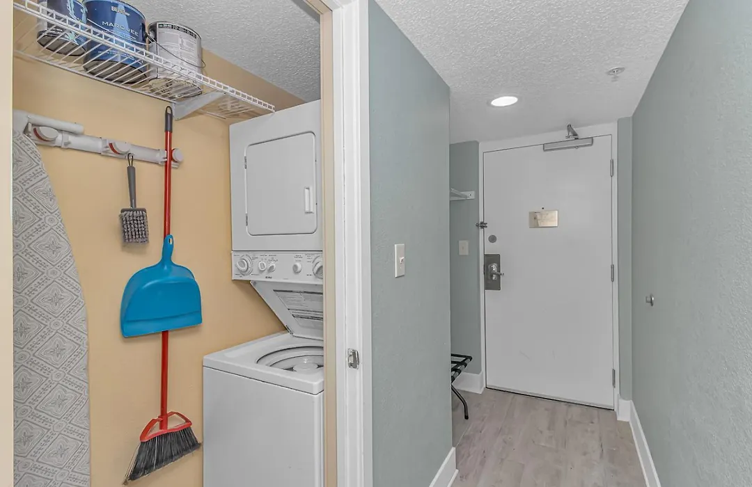 Immaculate! Beautifully Renovated Oceanfront 1 Bedroom Suite - Sleeps 4! - Roxanne Towers Unit 804-1