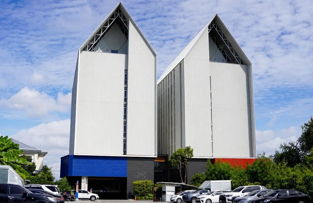 Blue Hippo & Red Crocodile Hotel-1