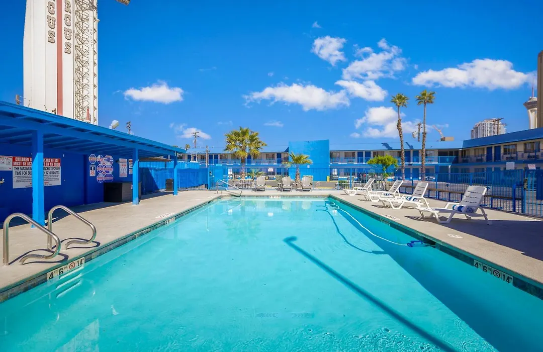 Travelsuites Hotel-1