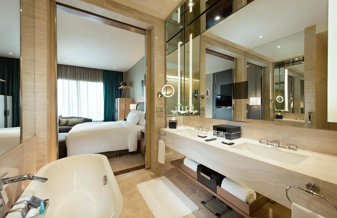 Conrad Pune-1