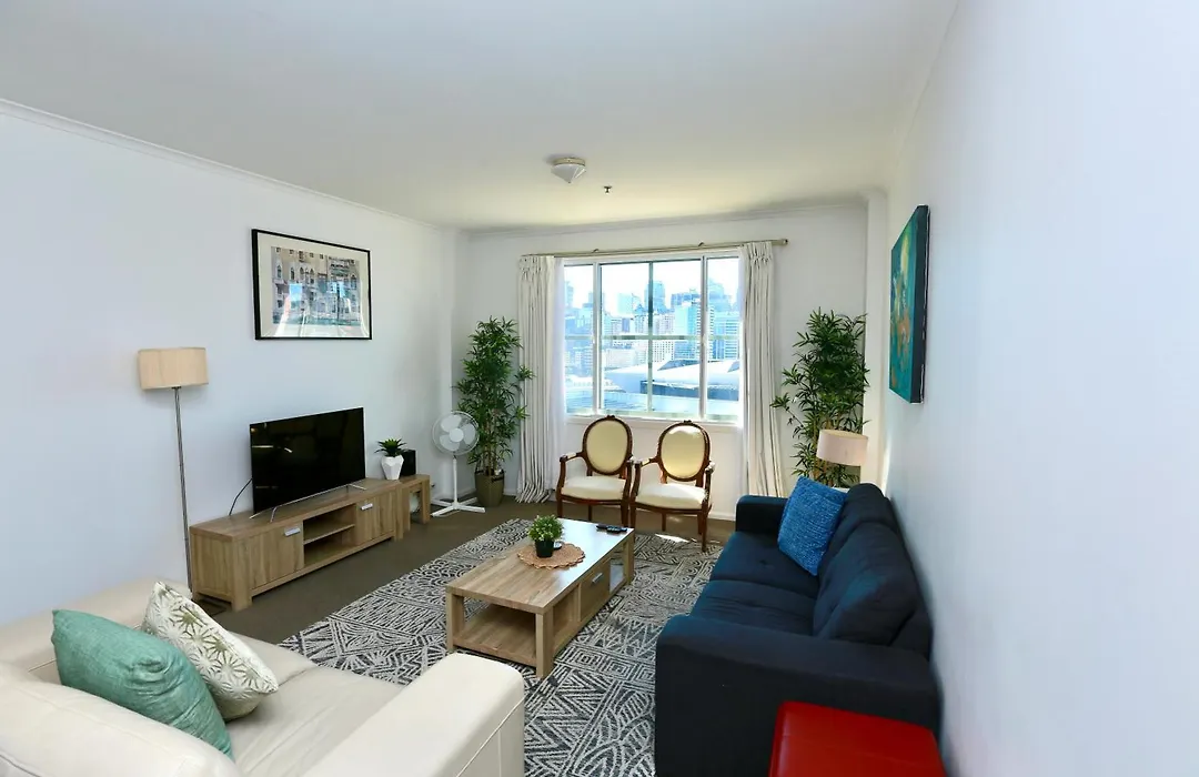 Goldsbrough 2 Bedrooms Split Apartment-1