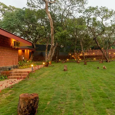 R R Heritage Resort Pure Vegetarian-3