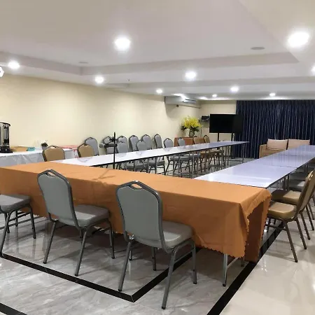 The Lux Ladprao 10-3