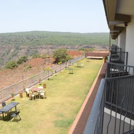 Mountain Breeze Resort, Mahabaleshwar-2