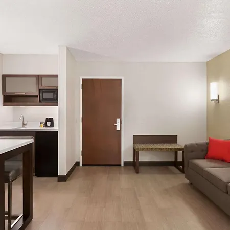 Ramada By Wyndham Suites Orlando Airport- Free Airport Shuttle-3