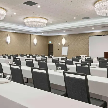 Best Western Premier Calgary Plaza Hotel & Conference Centre-2