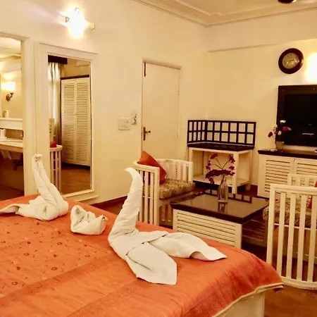 Hotel Glitz-2